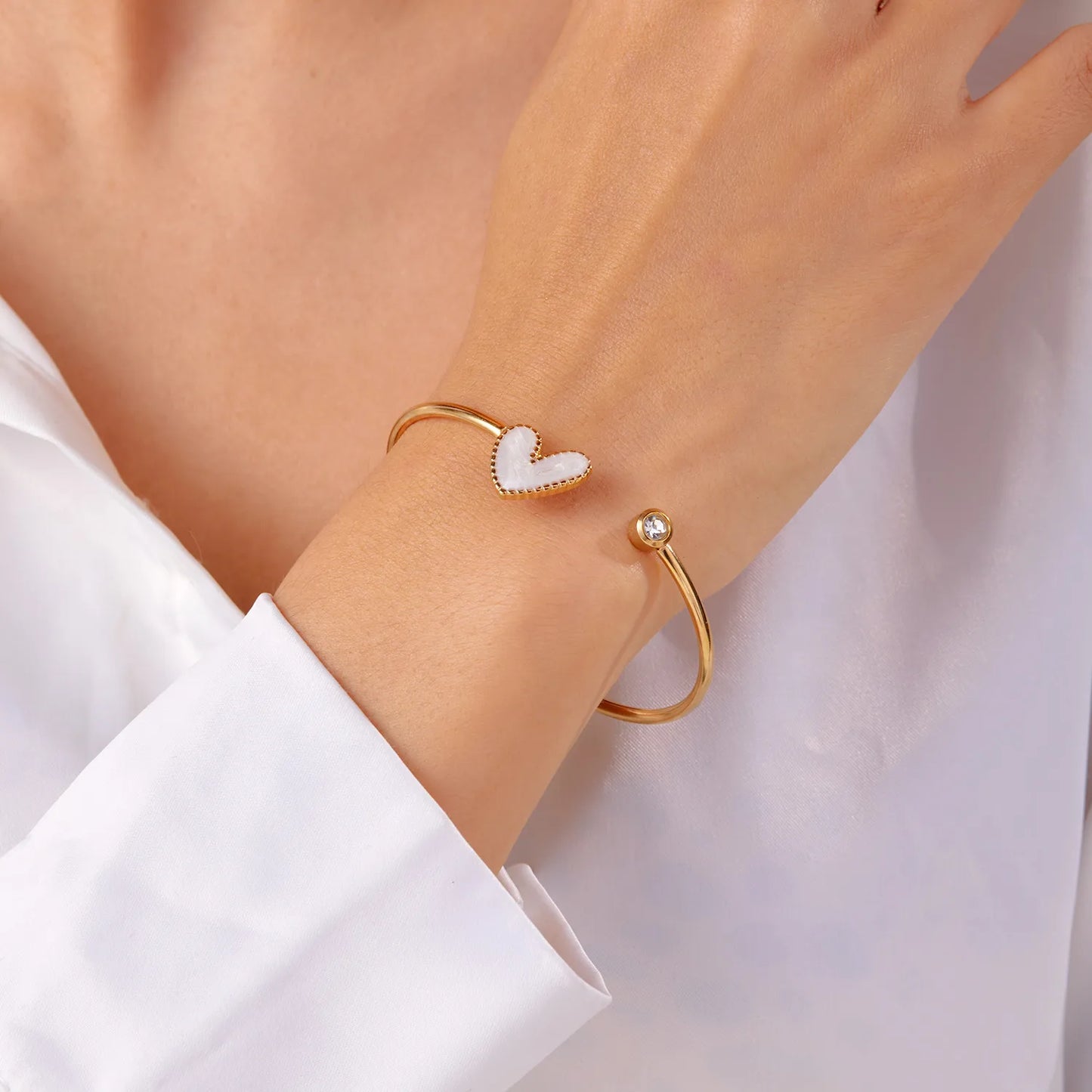 Dainty Heart Bangle